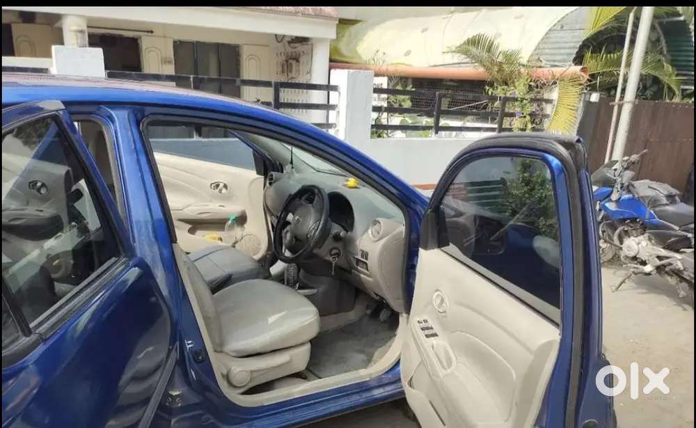 Nissan Sunny 2012