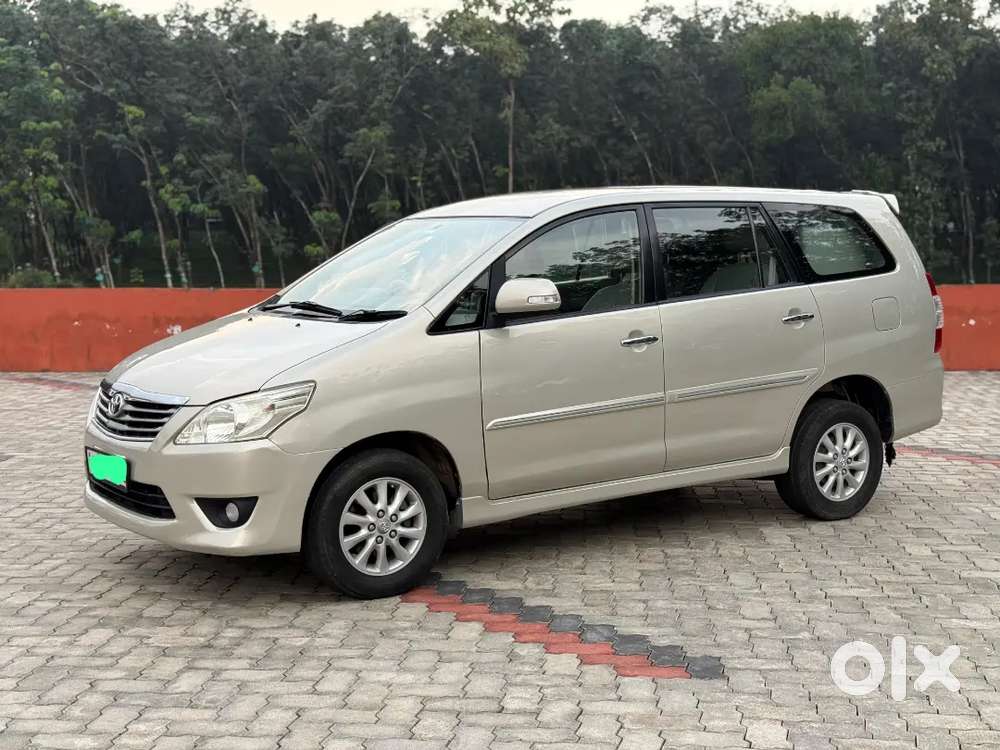 Toyota Innova 7 Str 2013 Diesel 180000 Km Driven