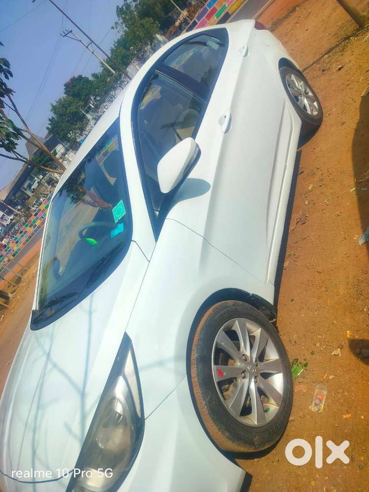 Hyundai Fluidic Verna White Colour