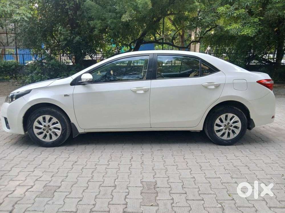 Toyota Corolla Altis 1.8 J, 2015, Petrol