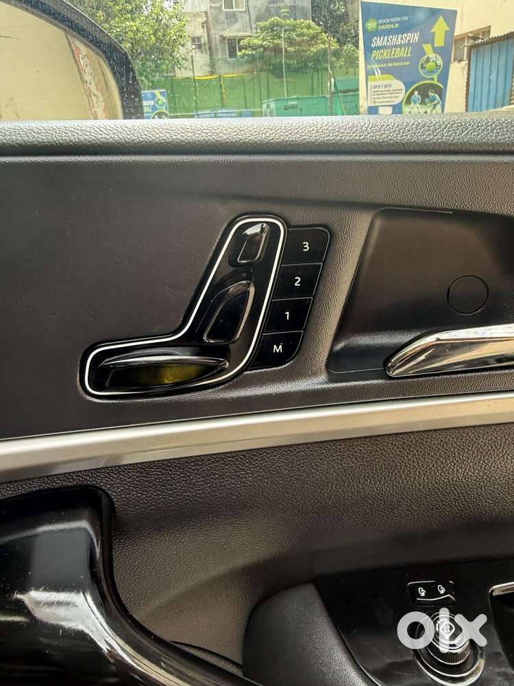 Mahindra Xuv700 2.0 Ax 7 Petrol At Str, 2025, Petrol