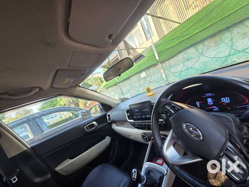 +7 Hyundai Venue Price - Images, Colours & Reviews - Carwalethe Hyu