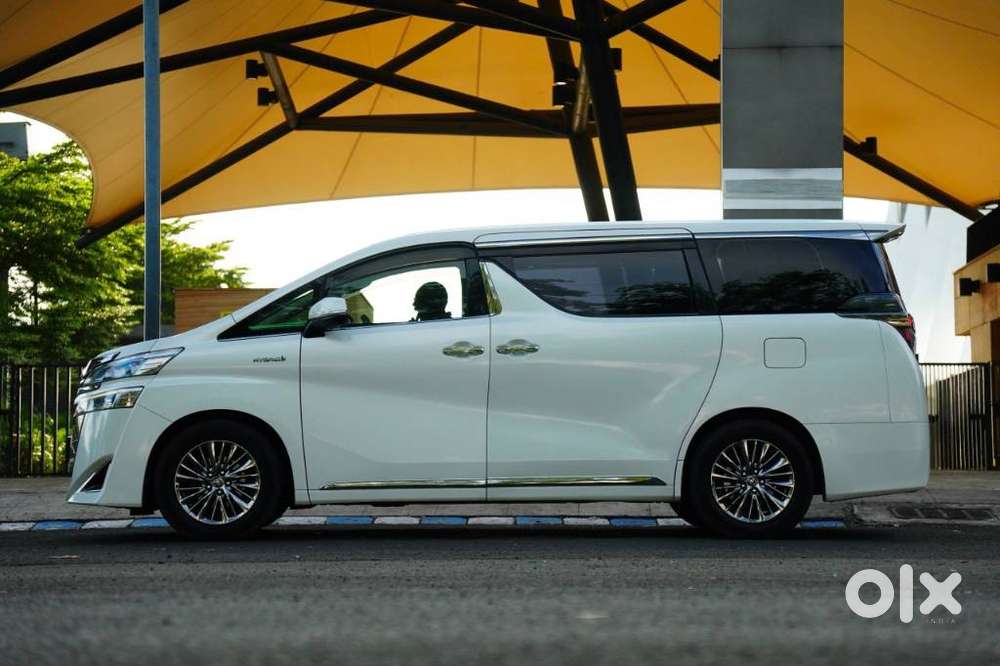 Toyota Vellfire 2.5 Hybrid, 2022, Petrol