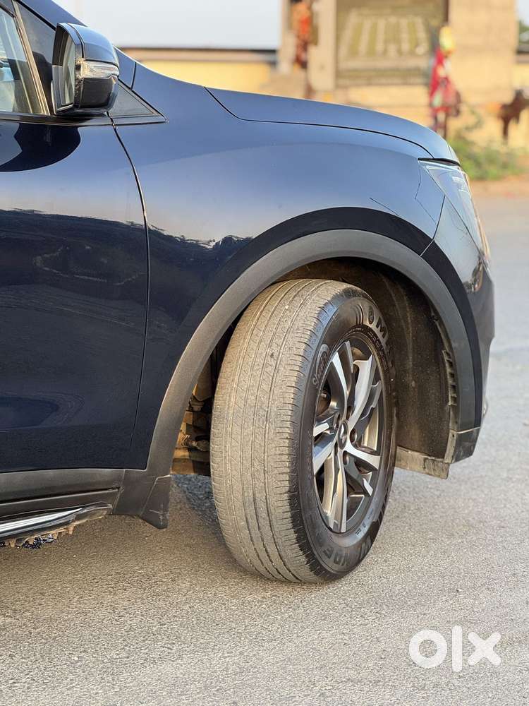 Mahindra Xuv700 Ax 5 Petrol Mt Str (e), 2022, Petrol