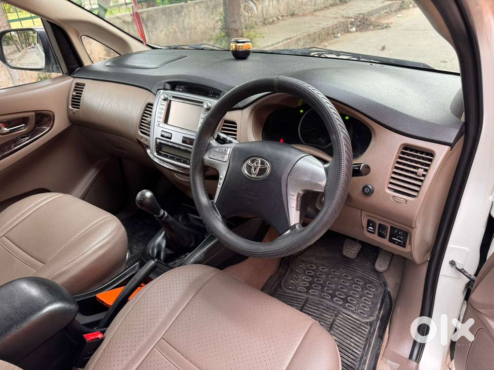 Toyota Innova 2.5 G (diesel) 7 Seater Bs Iv, 2015, Diesel