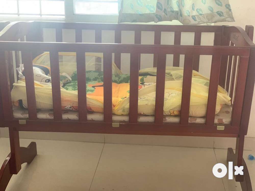 Baby wooden 2025 cradle olx