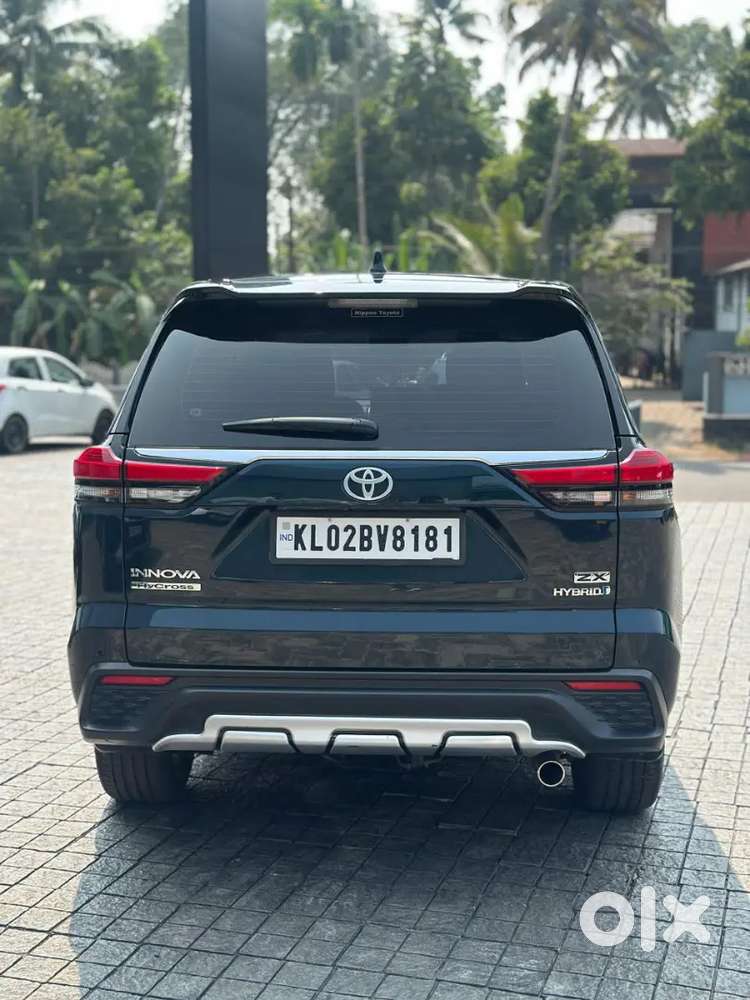 Toyota Innova Hycross 2024 Petrol 60400 Km Driven