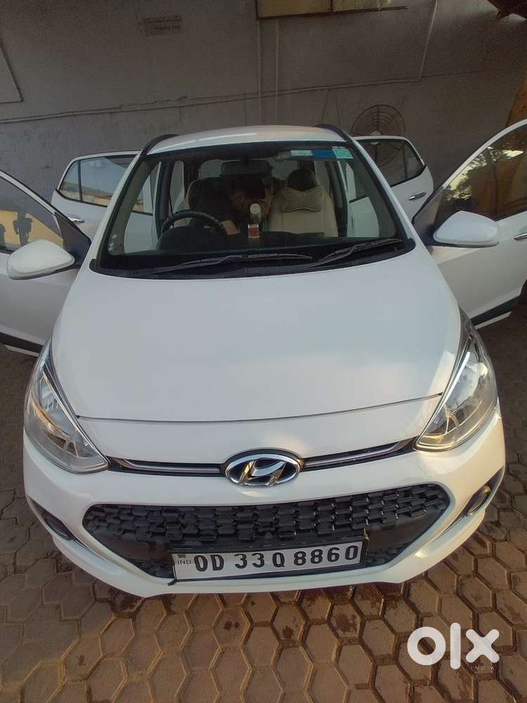 Hyundai Grand I10 - Asta (top Model) 2017 -zero Depreciation Insuranc