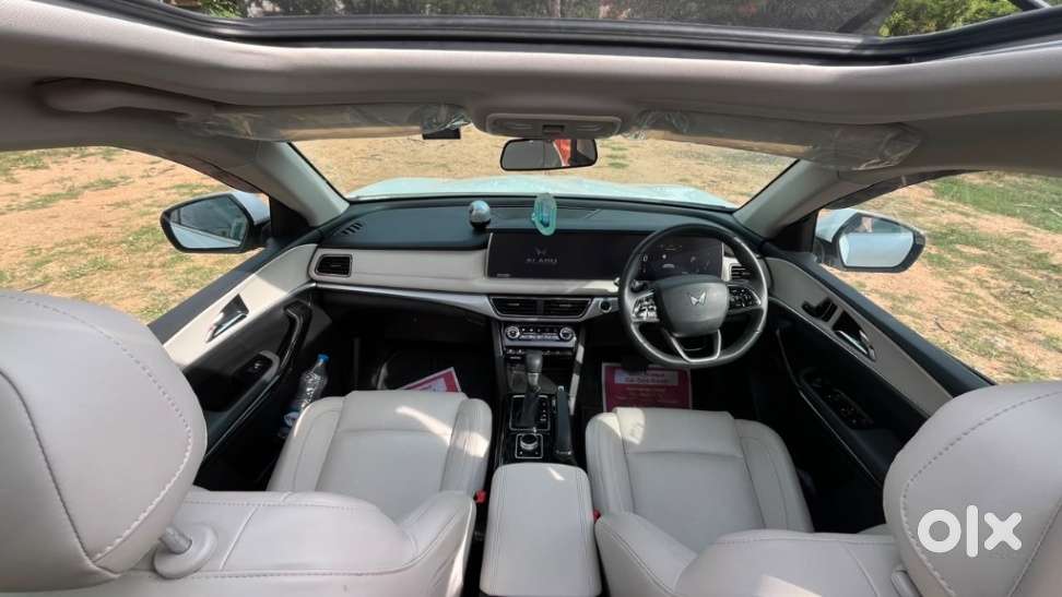 Mahindra Xuv700 2.0 Ax 7 Petrol At Str, 2024, Petrol
