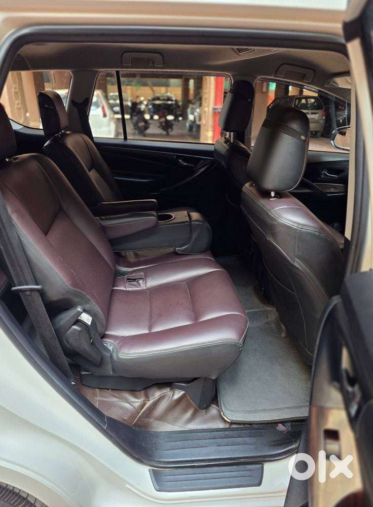 Toyota Innova Crysta [2020-ongoing] 2.4 Gx 7 Str, 2025, Diesel