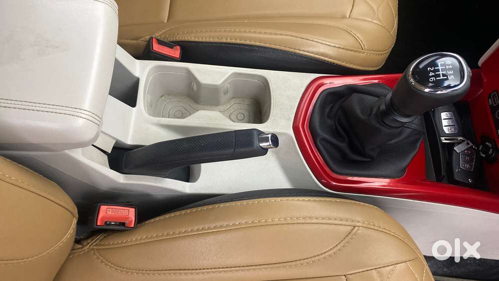 Mahindra Xuv300 W8, 2021, Petrol