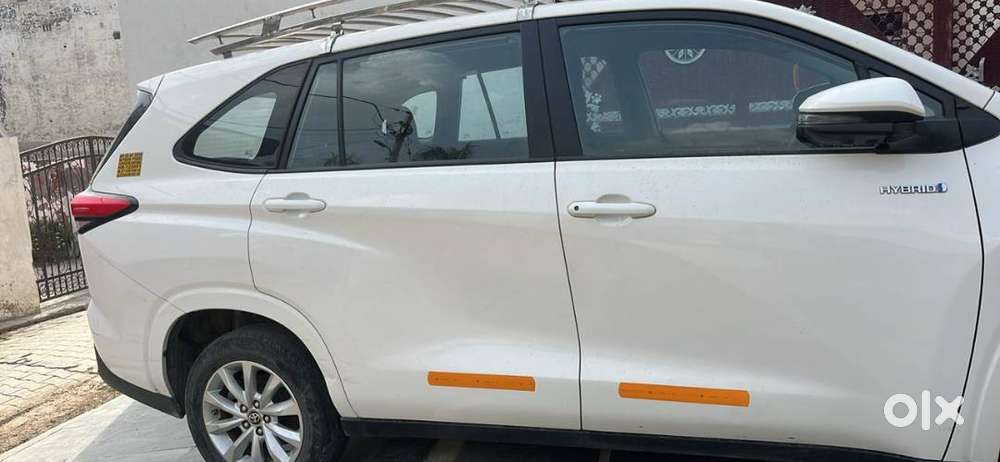 Toyota Innova Hycross 2024