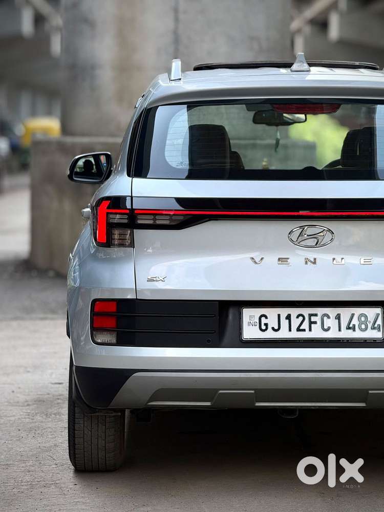 Hyundai Venue Sx Dual Tone, 2022, Cng & Hybrids