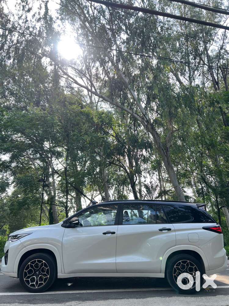 Toyota Innova Hycross 2.0 Zx (o) Hybrid 7 Str, 2025, Cng & Hybrids