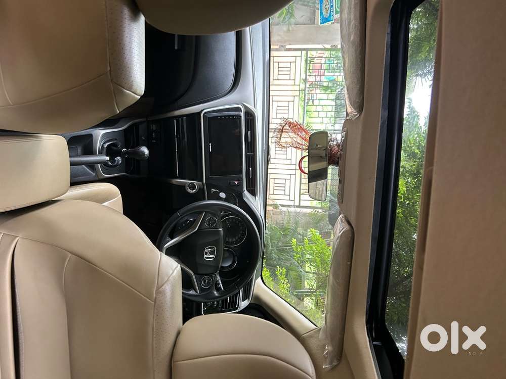 Well Maintained  With Service Records  With Sunroof New Tyre + New Spa