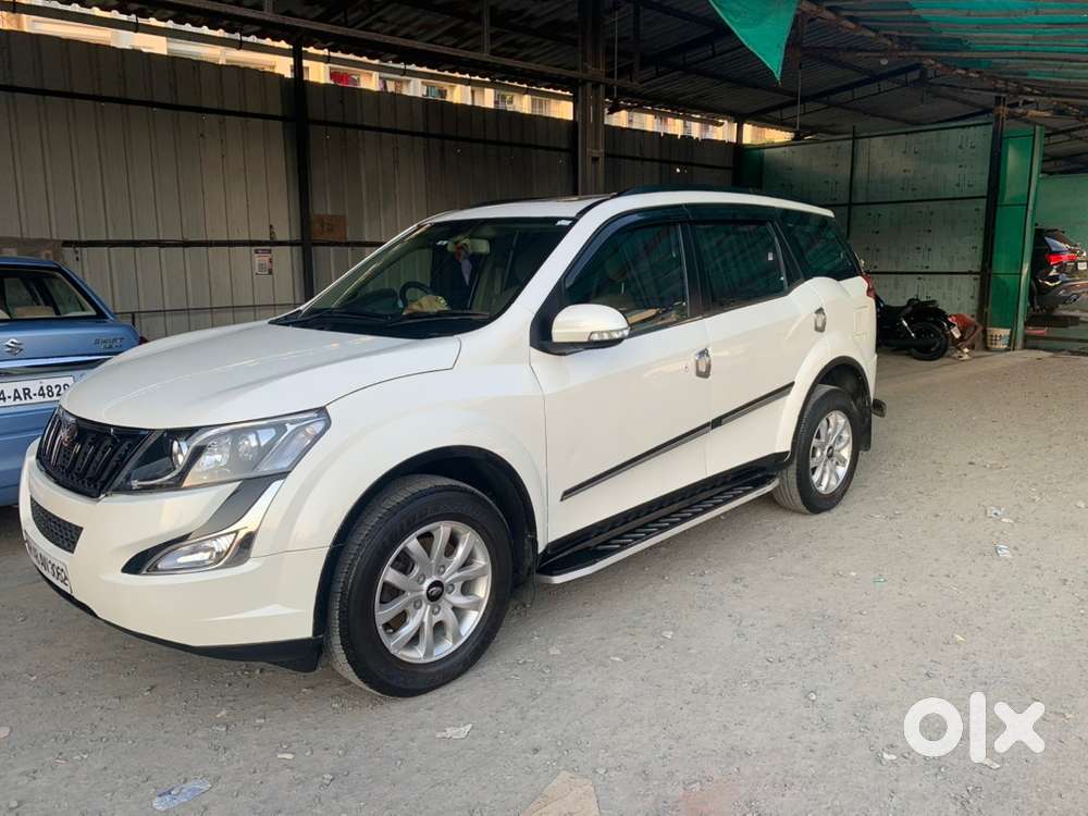 Pearl White Mahindra Xuv500 Diesel W10 2017 Oct Manufacturing