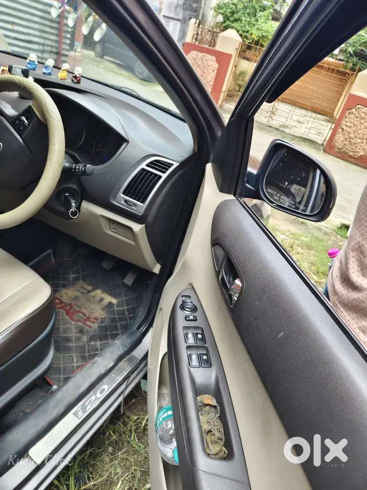 Hyundai I20 2013 Petrol Well Maintained And 30,000 Km Driven