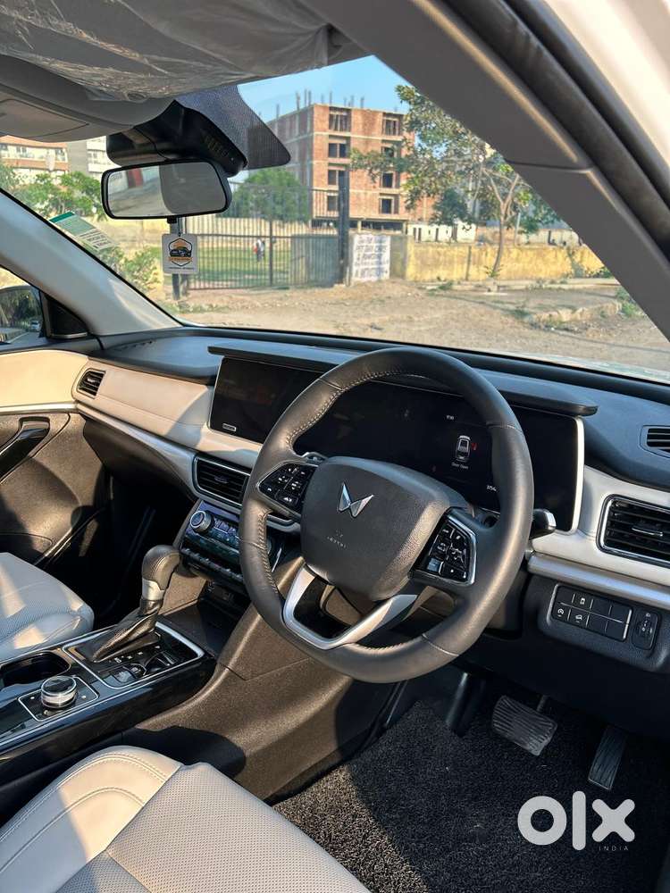 Mahindra Xuv700 2.2 Ax 7 Diesel At Luxury Pack Str, 2025, Diesel