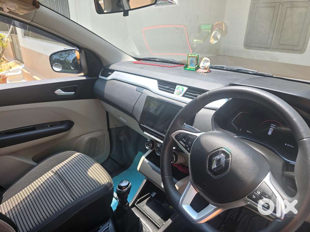 Renault Triber Rxz, 2025, Petrol