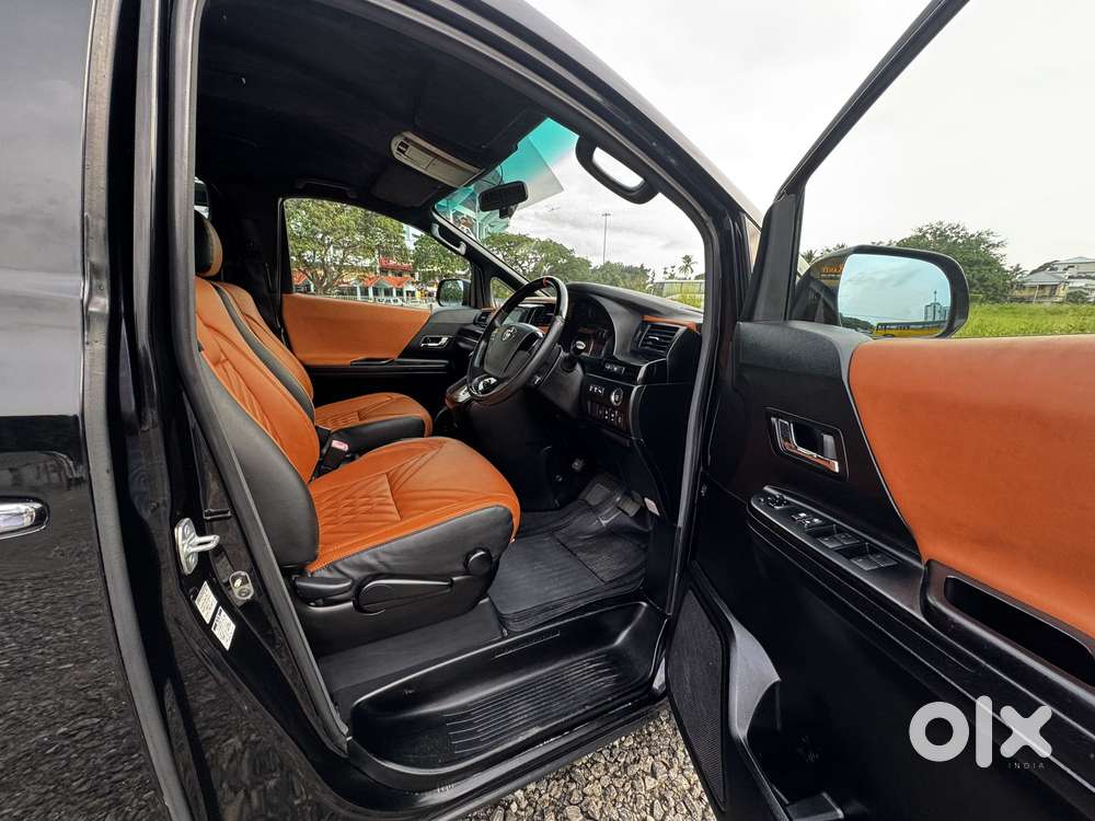 Toyota Alphard 3.0 V6, 2011, Petrol