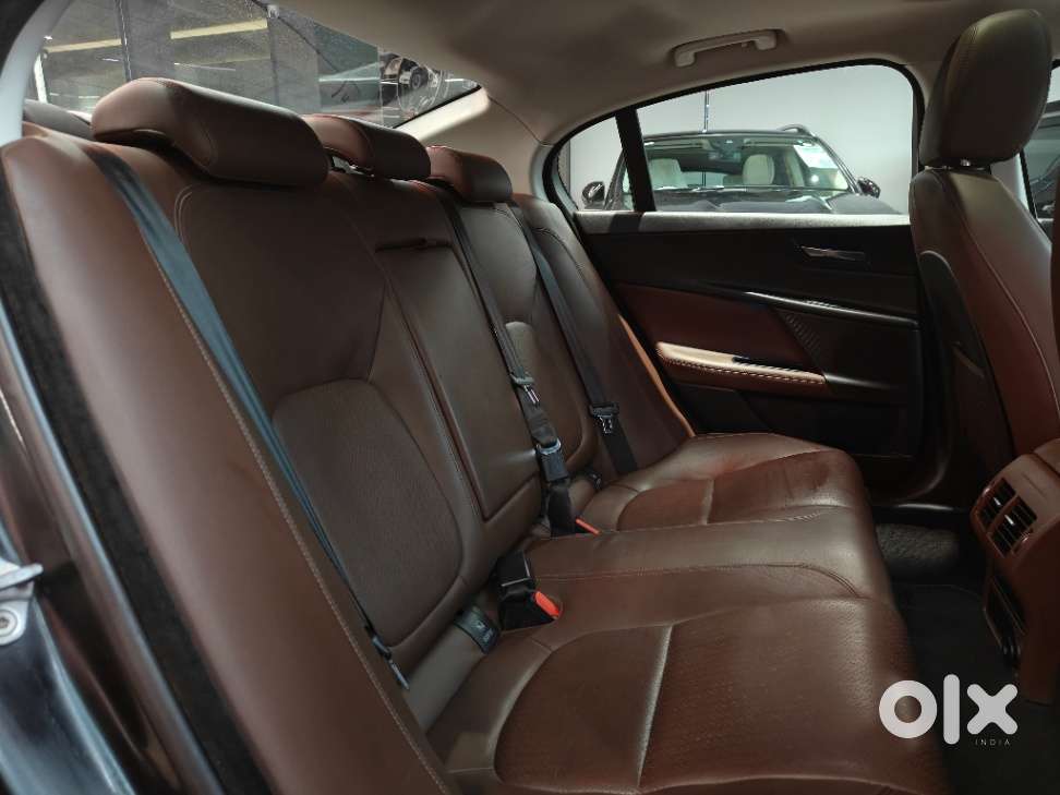 Jaguar Xe Portfolio, 2019, Petrol