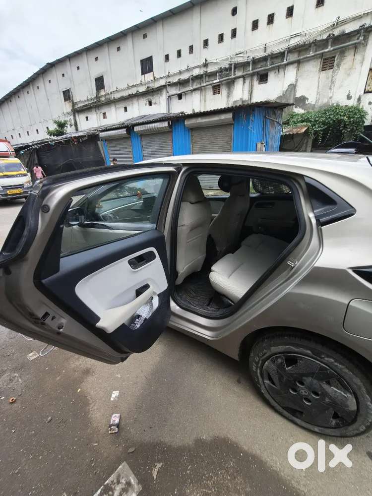Tata Altroz Creative Petrol Automatic 2025