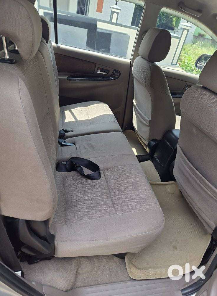Toyota Innova 2.5 Vx 8 Seater Bs Iv, 2015, Diesel