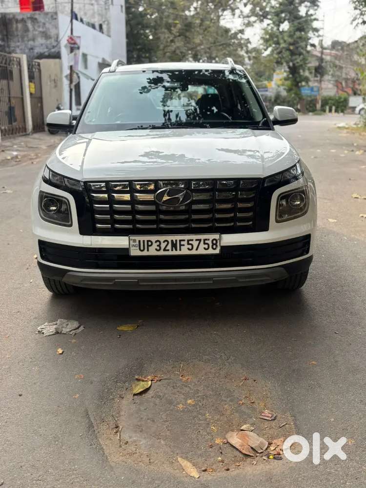 Hyundai Venue 2022 Petrol Well Maintained