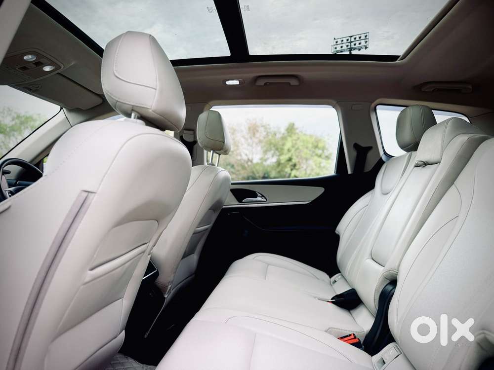 Mahindra Xuv700 2.0 Ax 7 Petrol At Str, 2024, Petrol