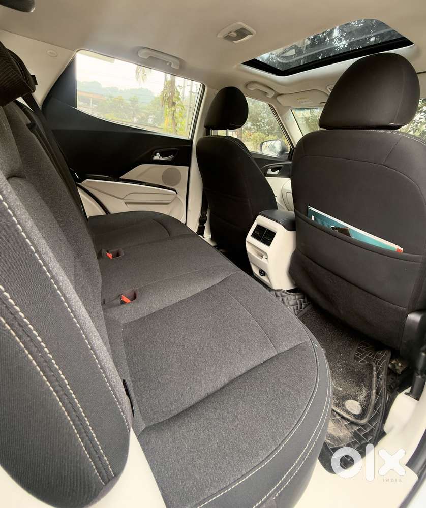 Mahindra Xuv 3xo Ax5 Pm Mt, 2024, Petrol