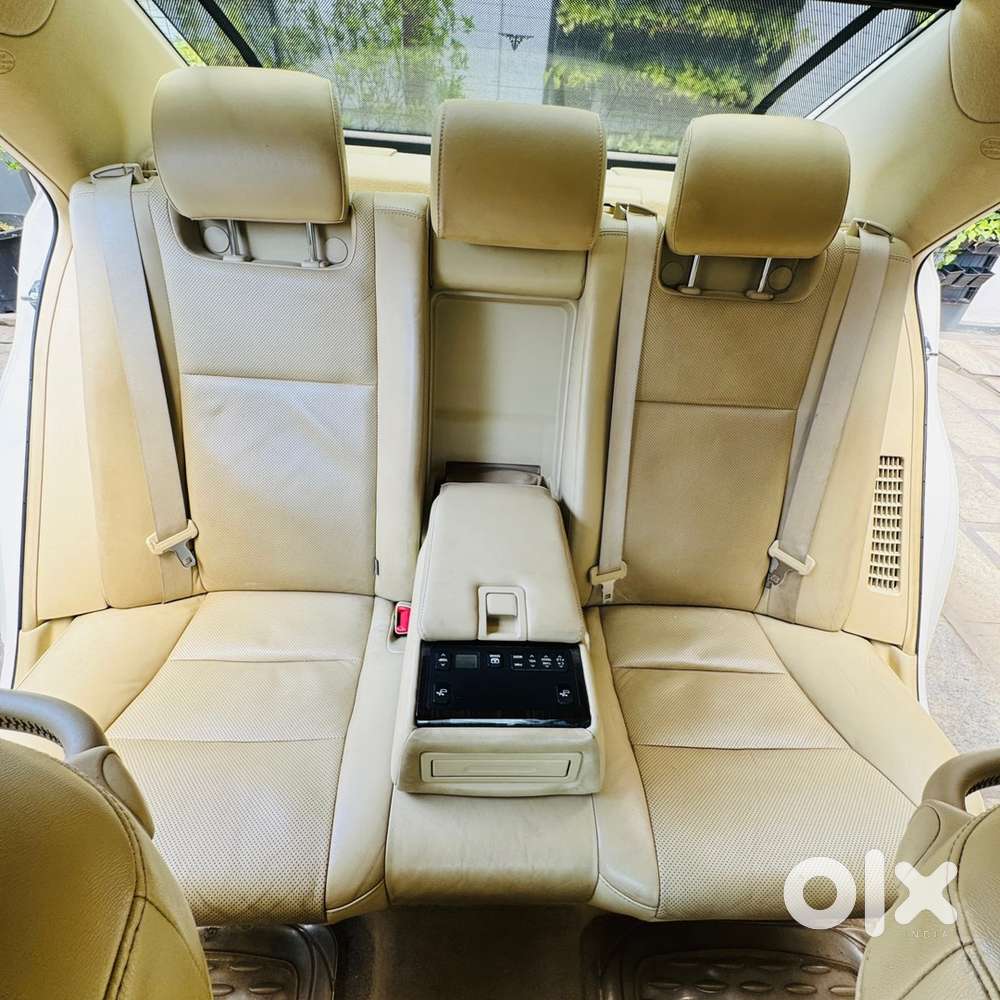 Toyota Camry Hybrid 2016-17