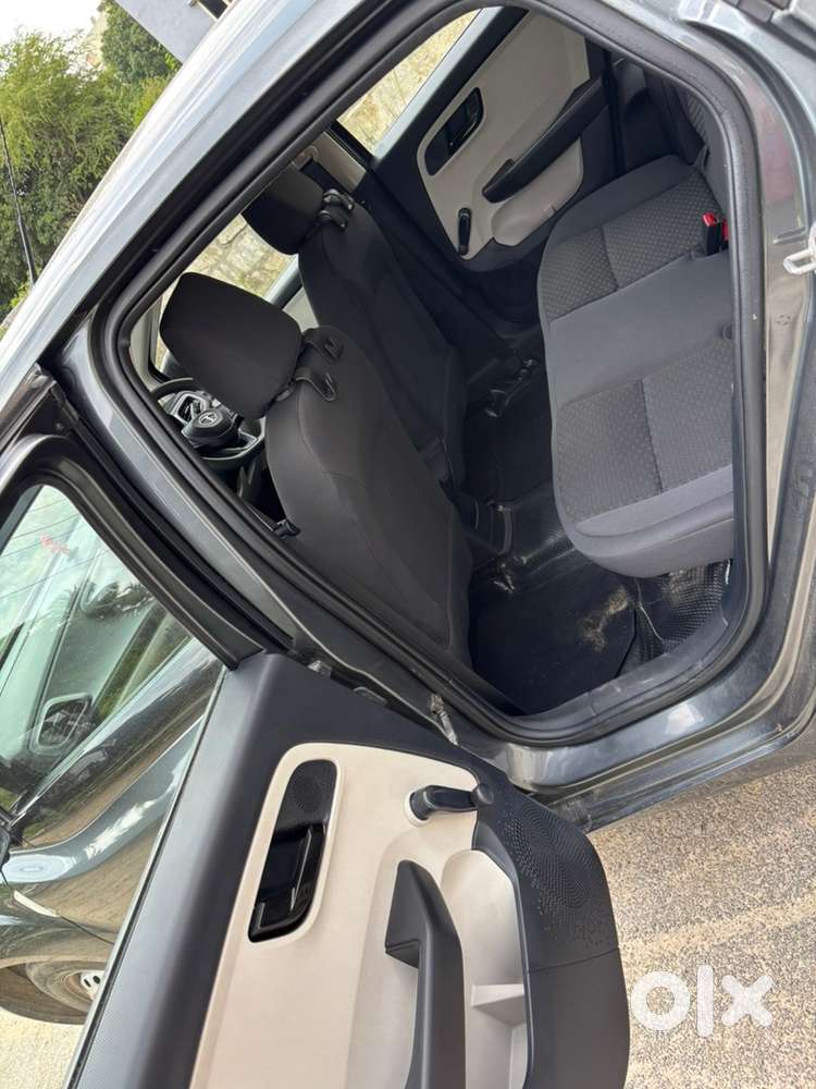 2021 Altroz Xe Rhythm Petrol Mt(grey)
