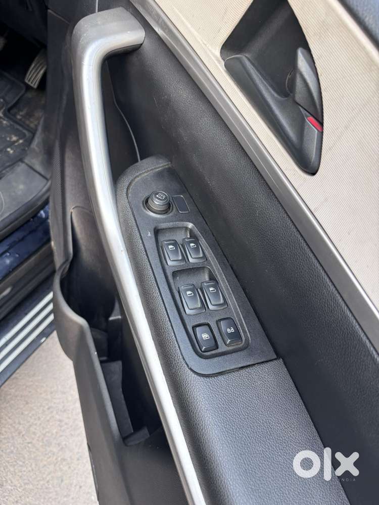 Mahindra Xuv700 2.2 Ax 3 Diesel Mt 7 Str, 2024, Diesel