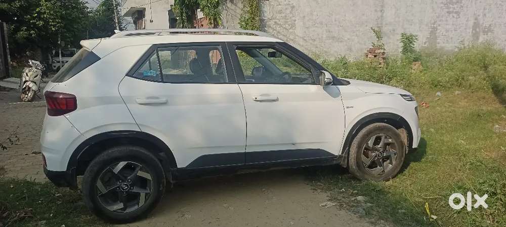 Hyundai Venue 2021 Petrol 76000 Km Driven