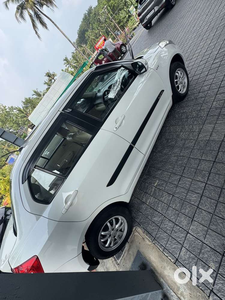 Maruti Suzuki Swift Dzire Vxi Optional, 2017, Petrol