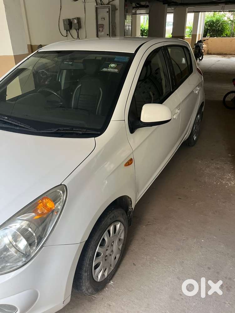 I20 White Magna Petrol 2010(2030 Extended)