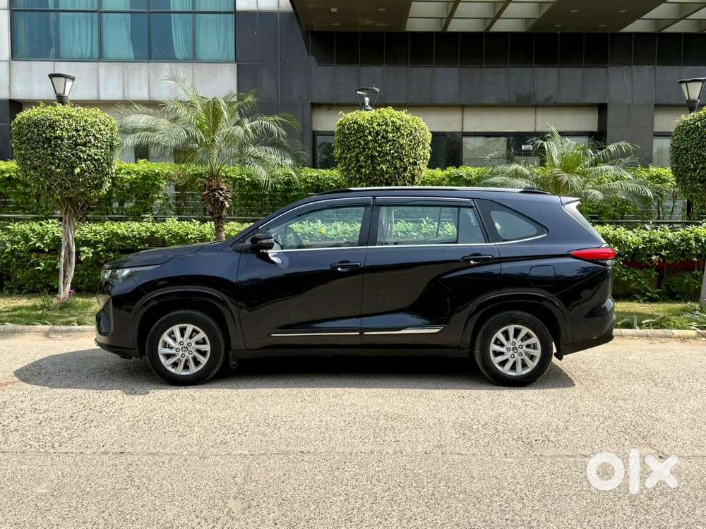 Toyota Innova Hycross