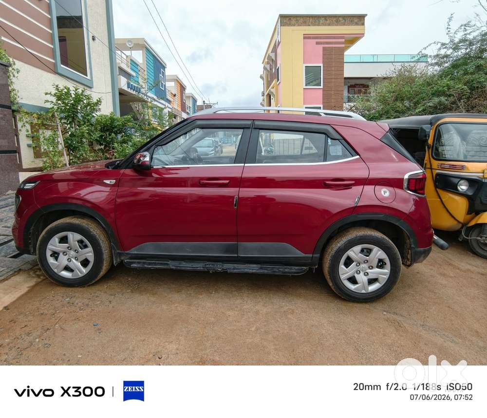 Hyundai Venue 2022 Petrol 71908 Km Driven