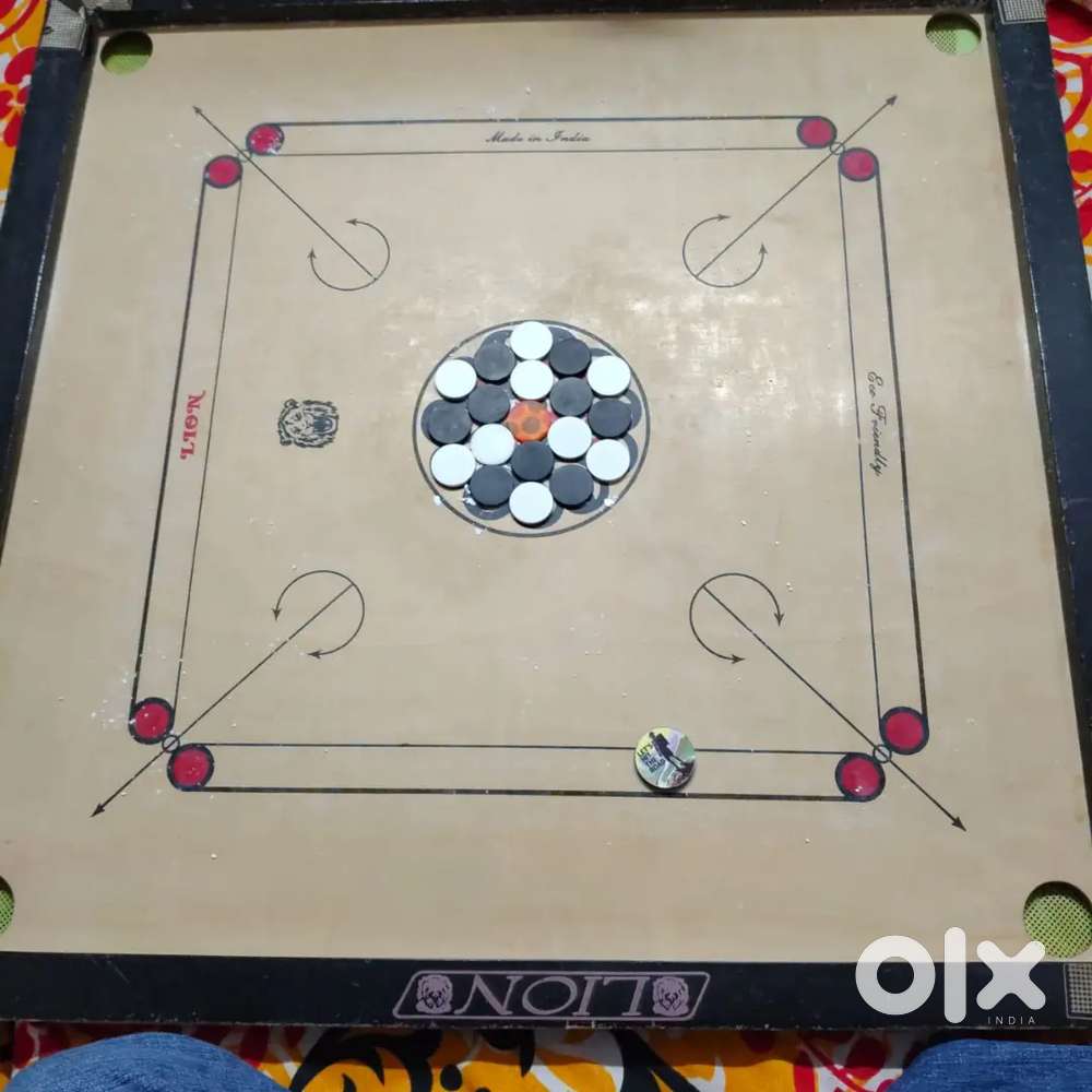 Carrom board