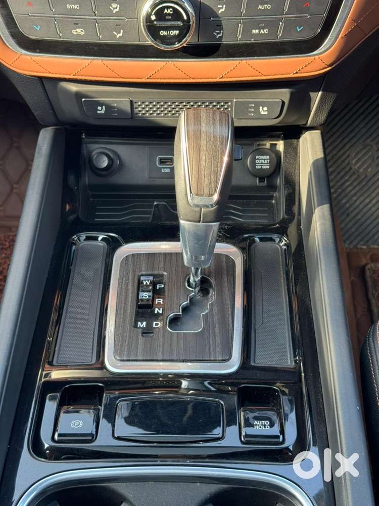 Mahindra Alturas G4 4x2 At, 2022, Diesel