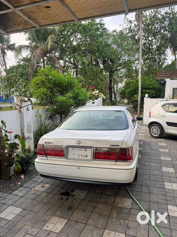Toyota Crown Royal Saloon