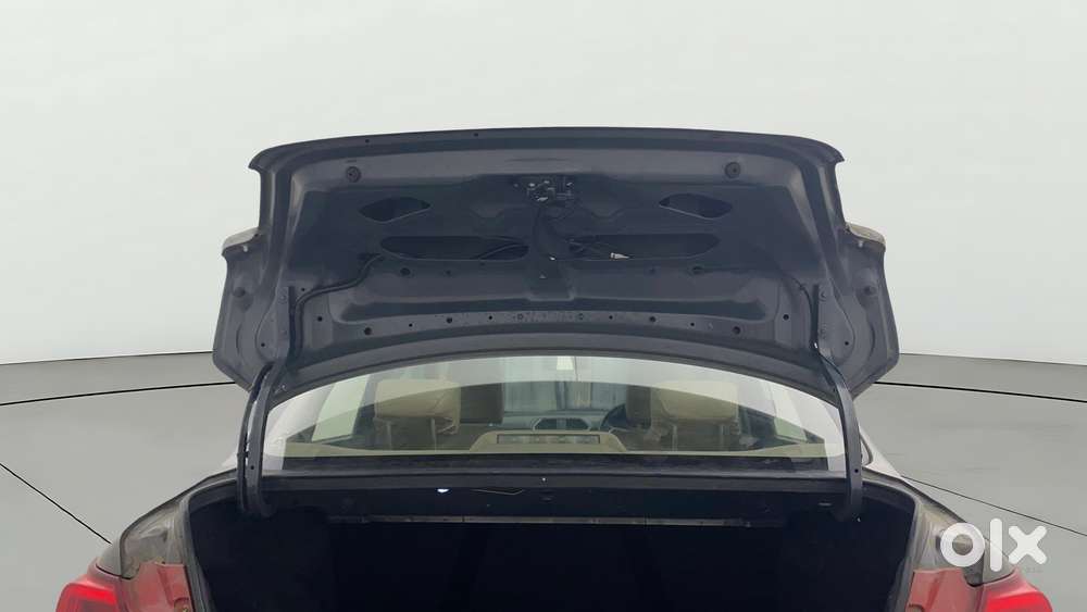 Maruti Suzuki Swift Dzire Amt Vxi, 2018, Petrol