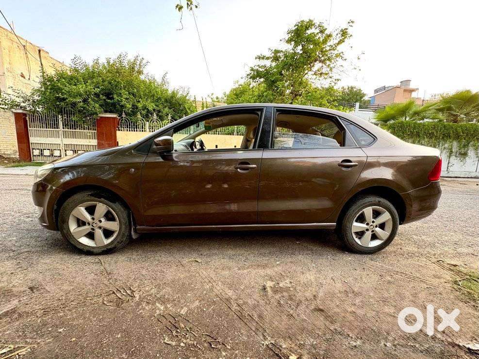 Skoda Rapid 1.5 Tdi At Ambition With Alloy Wheel, 2015, Diesel