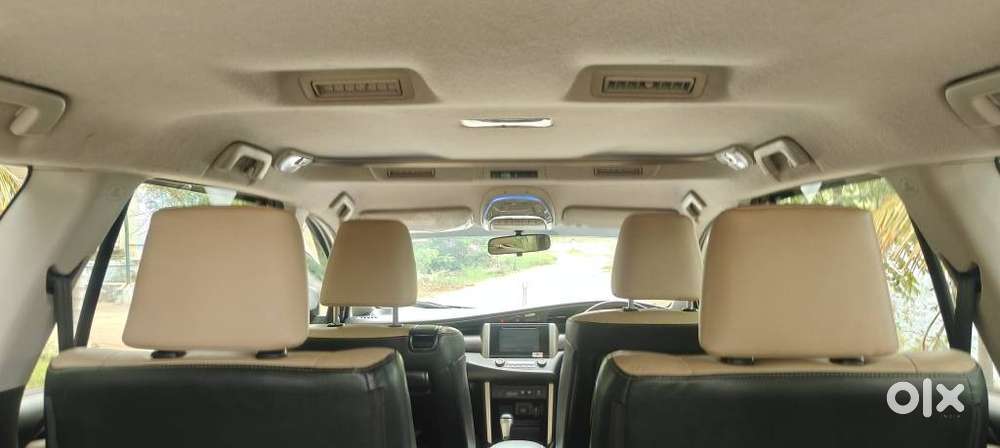 Toyota Innova Crysta 2.8z Automatic, 2019