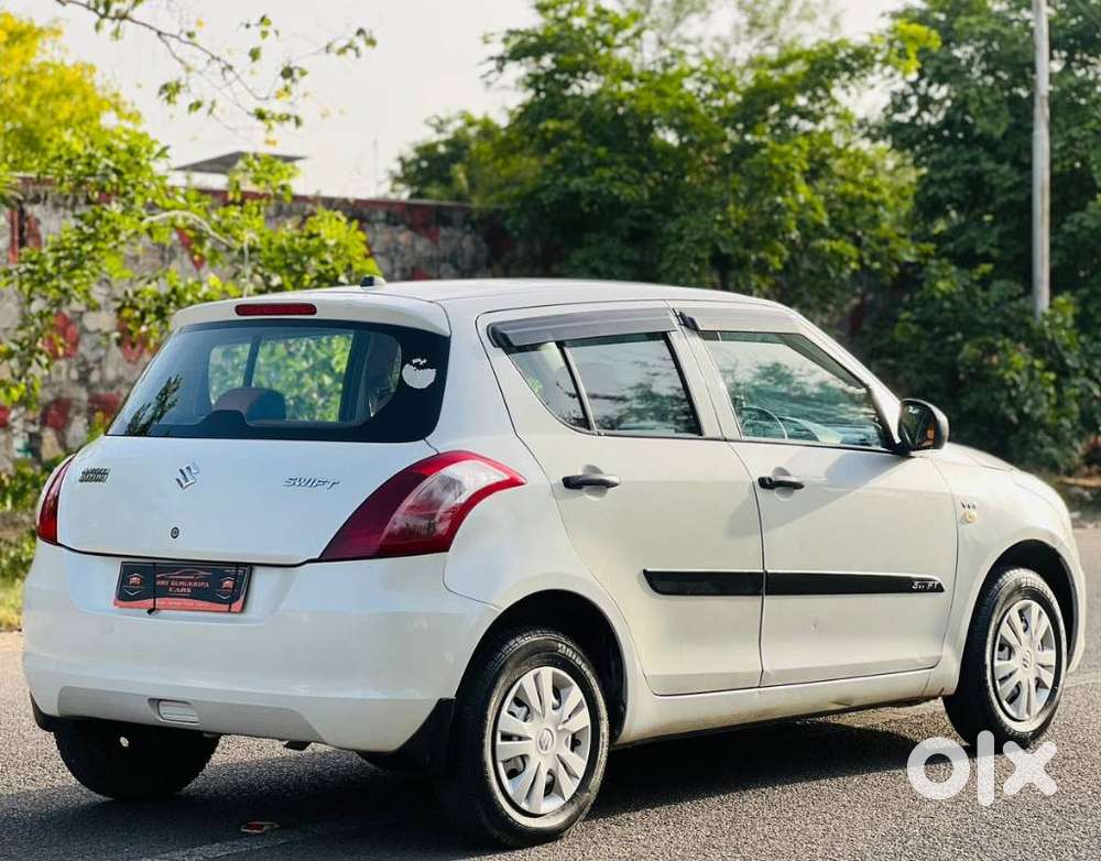 Maruti Suzuki Swift Lxi Optional-o, 2017, Petrol