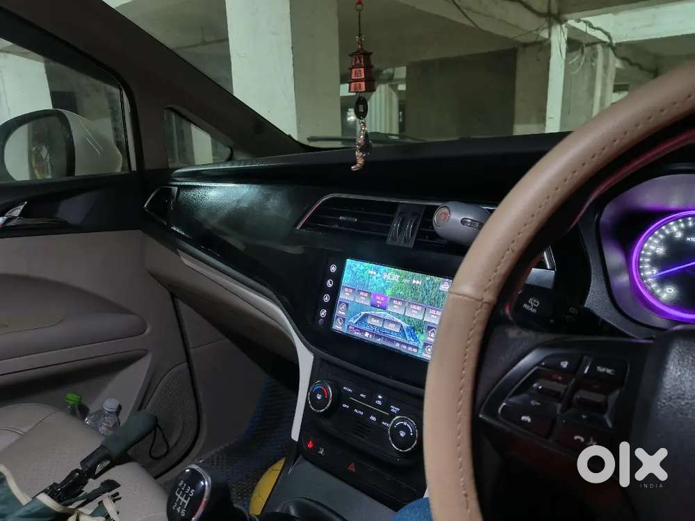 Mahindra Marazzo  M8 2018