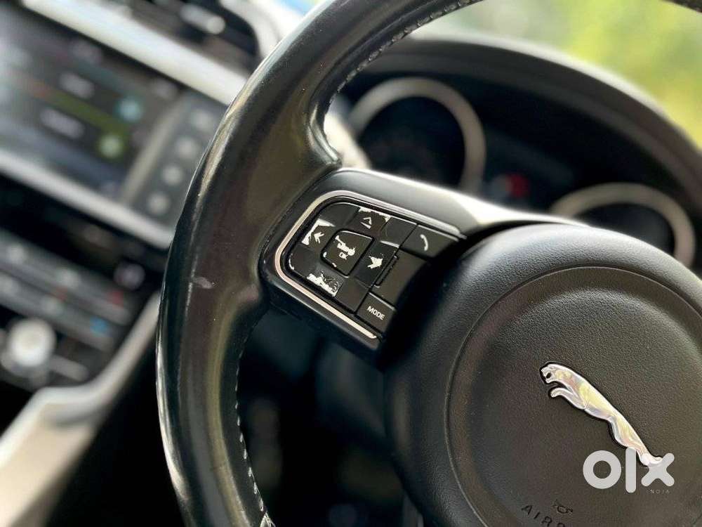 Jaguar Xe Portfolio, 2018, Petrol