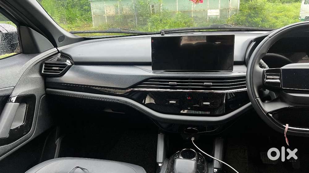 Tata Safari Top Model Dark Automatic