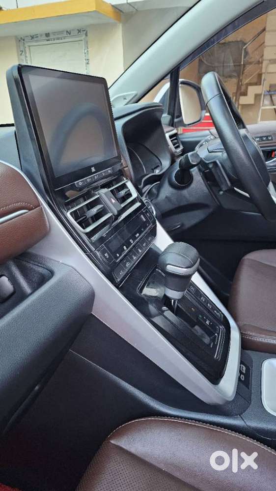 Toyota Innova Hycross 2.0 Zx (o) Hybrid 7 Str, 2025, Petrol