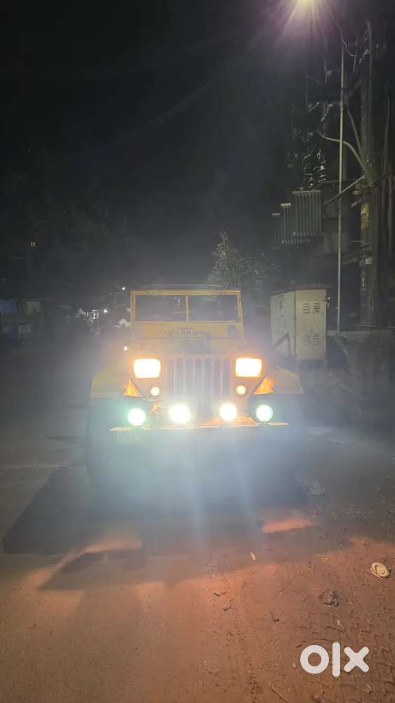 Vintage Low Bonnet Jeep